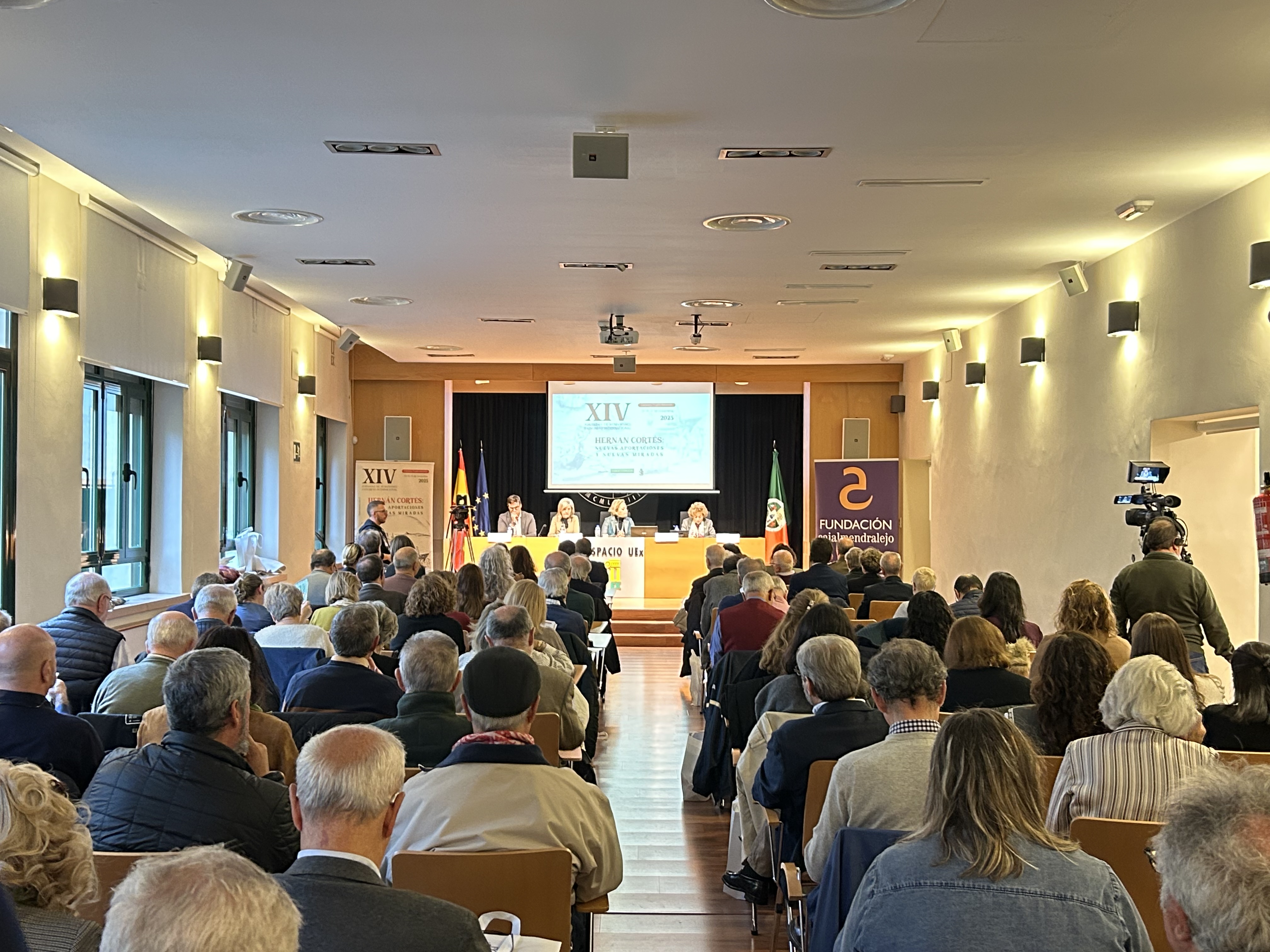 El Congreso sobre Hernán Cortes reivindica en Cáceres la necesidad de tender puentes y profundizar en la historia compartida entre Extremadura e Hispanoamérica